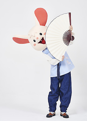 포토 JPG 스튜디오촬영 전신 한국전통 명절 남자 새해 실내 한명 서기 들기 누끼 성인 두명 앞모습 30대 귀여움 한국인 부채 쥐띠 쥐 한복 즐거움 흰배경 쥐캐릭터 동물탈 인형탈 흰쥐 성인남자한명만 2020년 경자년 국내포토 1 전통 기념일 감정 뷰포인트 동물캐릭터 백그라운드 컨셉 모션 한국 사람 동양인 내부 장년 흰색 십이지신 설치류 전통의상 연도 탈 남자한명만 성인남자만 파일형식