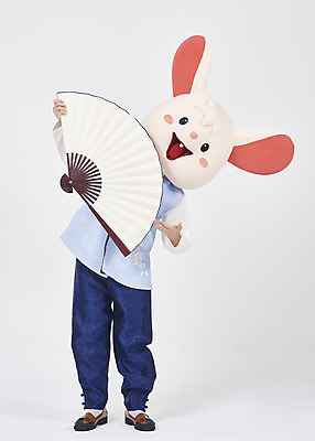 포토 JPG 스튜디오촬영 전신 한국전통 명절 남자 새해 실내 한명 서기 들기 누끼 성인 두명 앞모습 30대 귀여움 한국인 부채 쥐띠 쥐 한복 즐거움 흰배경 쥐캐릭터 동물탈 인형탈 흰쥐 성인남자한명만 2020년 경자년 국내포토 1 전통 기념일 감정 뷰포인트 동물캐릭터 백그라운드 컨셉 모션 한국 사람 동양인 내부 장년 흰색 십이지신 설치류 전통의상 연도 탈 남자한명만 성인남자만 파일형식