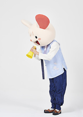 포토 JPG 스튜디오촬영 전신 한국전통 명절 남자 새해 실내 한명 서기 들기 누끼 성인 두명 옆모습 30대 귀여움 확성기 외침 한국인 쥐띠 쥐 한복 즐거움 흰배경 쥐캐릭터 동물탈 인형탈 흰쥐 성인남자한명만 2020년 경자년 국내포토 1 전통 기념일 감정 뷰포인트 동물캐릭터 백그라운드 컨셉 모션 한국 사람 동양인 내부 장년 소리 흰색 십이지신 설치류 전통의상 연도 탈 남자한명만 성인남자만 파일형식