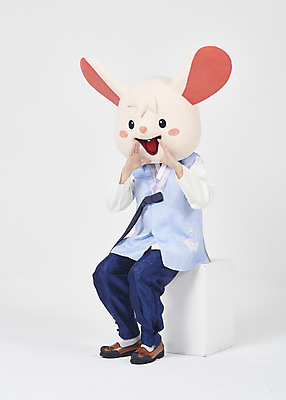 포토 JPG 스튜디오촬영 전신 한국전통 명절 남자 새해 실내 한명 누끼 앉기 손짓 성인 두명 옆모습 30대 귀여움 외침 한국인 쥐띠 쥐 한복 즐거움 흰배경 쥐캐릭터 동물탈 인형탈 흰쥐 성인남자한명만 2020년 경자년 국내포토 1 전통 기념일 감정 뷰포인트 동물캐릭터 백그라운드 컨셉 모션 한국 사람 동양인 내부 장년 소리 흰색 십이지신 설치류 전통의상 연도 탈 남자한명만 성인남자만 파일형식