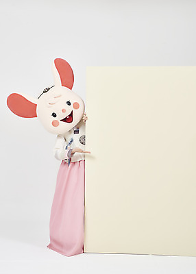 포토 JPG 스튜디오촬영 전신 한국전통 배너 여자 명절 새해 안내 사각프레임 실내 한명 서기 누끼 20대 성인 앞모습 귀여움 한국인 가리킴 쥐띠 쥐 한복 즐거움 흰배경 쥐캐릭터 동물탈 인형탈 흰쥐 성인여자한명만 2020년 경자년 국내포토 1 전통 기념일 감정 뷰포인트 동물캐릭터 백그라운드 컨셉 모션 프레임 한국 사람 동양인 손짓 청년 내부 사각형 흰색 십이지신 설치류 전통의상 연도 탈 여자한명만 성인여자만 파일형식