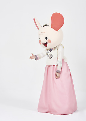 포토 JPG 스튜디오촬영 전신 한국전통 여자 명절 새해 악수 실내 한명 서기 누끼 20대 성인 옆모습 귀여움 한국인 쥐띠 쥐 한복 손내밀기 즐거움 흰배경 쥐캐릭터 동물탈 인형탈 흰쥐 성인여자한명만 2020년 경자년 국내포토 1 전통 기념일 감정 뷰포인트 동물캐릭터 백그라운드 컨셉 모션 한국 사람 동양인 손짓 청년 내부 흰색 십이지신 설치류 전통의상 연도 탈 여자한명만 성인여자만 파일형식