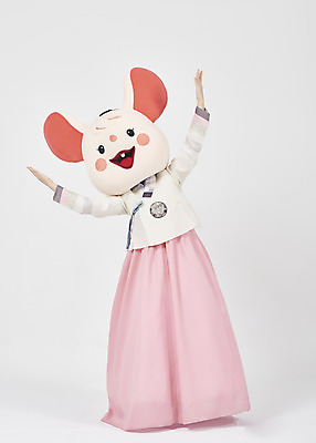 포토 JPG 스튜디오촬영 전신 한국전통 여자 명절 새해 실내 한명 서기 누끼 20대 성인 앞모습 손들기 귀여움 한국인 쥐띠 쥐 한복 즐거움 흰배경 쥐캐릭터 동물탈 인형탈 흰쥐 성인여자한명만 2020년 경자년 국내포토 1 전통 기념일 감정 뷰포인트 동물캐릭터 백그라운드 컨셉 모션 한국 사람 동양인 청년 내부 흰색 십이지신 설치류 전통의상 연도 탈 여자한명만 성인여자만 파일형식