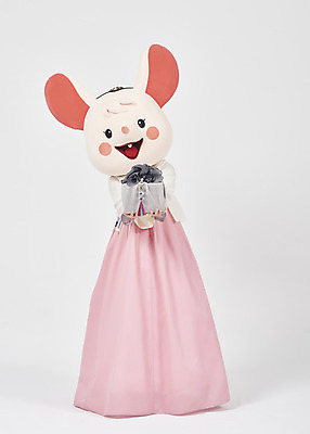 포토 JPG 스튜디오촬영 전신 한국전통 여자 명절 새해 실내 선물 한명 서기 들기 누끼 20대 성인 앞모습 선물상자 귀여움 한국인 쥐띠 쥐 한복 즐거움 보따리 흰배경 쥐캐릭터 동물탈 인형탈 흰쥐 성인여자한명만 2020년 경자년 국내포토 1 전통 기념일 감정 뷰포인트 동물캐릭터 백그라운드 컨셉 모션 한국 사람 동양인 청년 내부 상자 흰색 십이지신 설치류 전통의상 연도 탈 여자한명만 성인여자만 파일형식