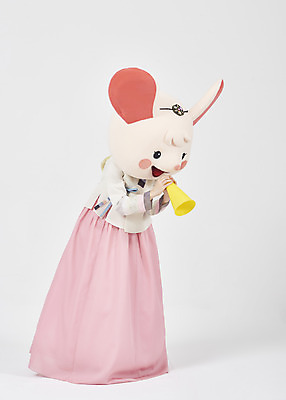 포토 JPG 스튜디오촬영 전신 한국전통 여자 명절 새해 실내 한명 서기 들기 누끼 20대 성인 옆모습 귀여움 확성기 외침 한국인 쥐띠 쥐 한복 즐거움 흰배경 쥐캐릭터 동물탈 인형탈 흰쥐 성인여자한명만 2020년 경자년 국내포토 1 전통 기념일 감정 뷰포인트 동물캐릭터 백그라운드 컨셉 모션 한국 사람 동양인 청년 내부 소리 흰색 십이지신 설치류 전통의상 연도 탈 여자한명만 성인여자만 파일형식