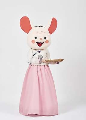 포토 JPG 스튜디오촬영 전신 한국전통 여자 명절 새해 실내 한명 서기 들기 누끼 20대 성인 앞모습 귀여움 한국인 쥐띠 쥐 한복 즐거움 흰배경 쥐캐릭터 동물탈 인형탈 흰쥐 성인여자한명만 2020년 경자년 라탄바구니 국내포토 1 전통 기념일 감정 뷰포인트 동물캐릭터 백그라운드 컨셉 모션 한국 사람 동양인 청년 내부 바구니 흰색 십이지신 설치류 전통의상 연도 탈 여자한명만 성인여자만 파일형식