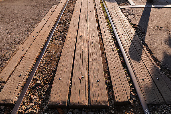 포토 JPG 주간 풍경 사람없음 야외 관광지 가을 국내여행 군산 철길건널목 철길마을 경암동 국내포토 자연요소 계절 여행 기찻길 전라북도 파일형식