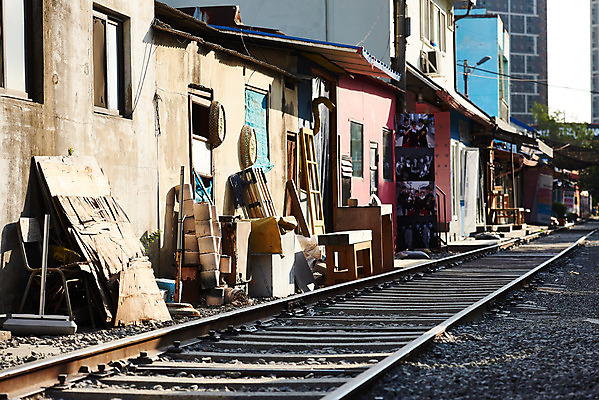 포토 JPG 주간 풍경 사람없음 야외 건물 관광지 기찻길 가을 국내여행 군산 철길마을 경암동 국내포토 자연요소 건축물 계절 여행 전라북도 파일형식