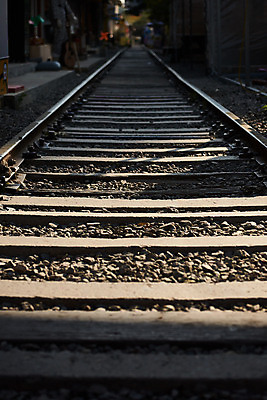 포토 JPG 주간 풍경 사람없음 야외 관광지 햇빛 기찻길 가을 국내여행 군산 철길마을 경암동 국내포토 자연요소 계절 여행 태양 전라북도 파일형식