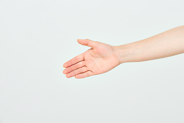 포토 JPG 스튜디오촬영 모션 악수 한손 실내 누끼 손짓 20대 신체부위 손내밀기 흰배경 국내포토 손 백그라운드 사람 청년 내부 흰색 파일형식