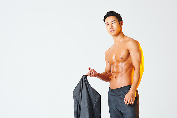 포토 JPG 스튜디오촬영 응시 남자 다이어트 근육 실내 건강 한명 서기 들기 누끼 정장 상반신 20대 성인 옆모습 헬스 재킷 한국인 보디빌딩 보디빌더 흰배경 트레이너 바디케어 복근 성인남자한명만 바디프로필 국내포토 1 시선 옷 뷰포인트 백그라운드 모션 사람 동양인 청년 내부 운동 외투 흰색 남자한명만 성인남자만 파일형식