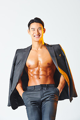 포토 JPG 스튜디오촬영 남자 다이어트 근육 실내 건강 한명 서기 미소 누끼 정장 상반신 20대 성인 앞모습 헬스 재킷 한국인 보디빌딩 보디빌더 흰배경 트레이너 주머니손 바디케어 복근 성인남자한명만 바디프로필 국내포토 1 옷 뷰포인트 백그라운드 모션 표정 사람 동양인 청년 내부 운동 외투 흰색 남자한명만 성인남자만 파일형식