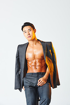 포토 JPG 스튜디오촬영 남자 다이어트 근육 실내 건강 한명 서기 누끼 정장 상반신 20대 성인 앞모습 헬스 재킷 한국인 보디빌딩 보디빌더 흰배경 트레이너 바디케어 복근 성인남자한명만 바디프로필 국내포토 1 옷 뷰포인트 백그라운드 모션 사람 동양인 청년 내부 운동 외투 흰색 남자한명만 성인남자만 파일형식