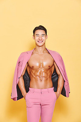 포토 JPG 스튜디오촬영 남자 다이어트 근육 실내 건강 한명 서기 미소 누끼 정장 상반신 20대 성인 앞모습 헬스 재킷 한국인 보디빌딩 보디빌더 트레이너 주머니손 노란배경 바디케어 복근 성인남자한명만 바디프로필 국내포토 1 옷 뷰포인트 백그라운드 모션 표정 사람 동양인 청년 내부 운동 노란색 외투 남자한명만 성인남자만 파일형식