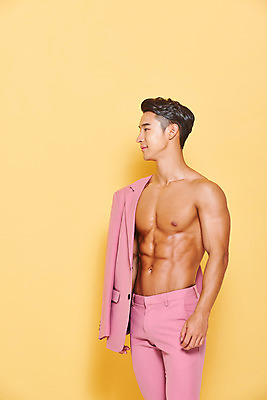 포토 JPG 스튜디오촬영 응시 남자 다이어트 근육 실내 건강 한명 서기 누끼 정장 상반신 20대 성인 옆모습 헬스 재킷 한국인 보디빌딩 보디빌더 트레이너 노란배경 바디케어 복근 성인남자한명만 바디프로필 국내포토 1 시선 옷 뷰포인트 백그라운드 모션 사람 동양인 청년 내부 운동 노란색 외투 남자한명만 성인남자만 파일형식