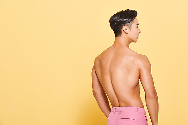 포토 JPG 스튜디오촬영 남자 다이어트 근육 실내 건강 한명 서기 누끼 정장 상반신 20대 성인 뒷모습 헬스 한국인 등 보디빌딩 보디빌더 트레이너 노란배경 등근육 바디케어 복근 성인남자한명만 바디프로필 국내포토 1 옷 뷰포인트 백그라운드 모션 사람 동양인 청년 내부 신체부위 운동 노란색 남자한명만 성인남자만 파일형식