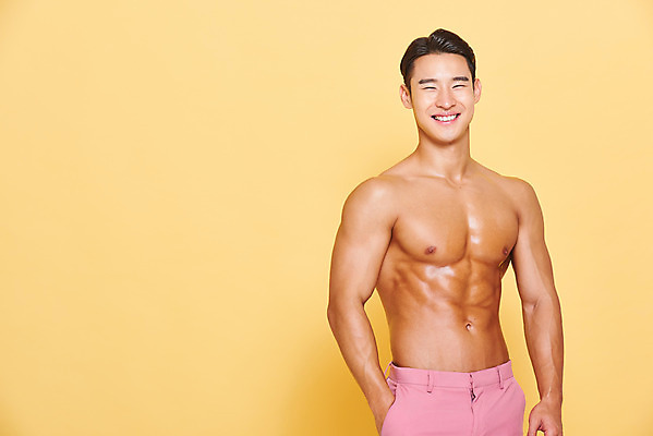 포토 JPG 스튜디오촬영 남자 다이어트 근육 실내 건강 한명 서기 미소 누끼 정장 상반신 20대 성인 앞모습 헬스 한국인 보디빌딩 보디빌더 트레이너 주머니손 노란배경 바디케어 복근 성인남자한명만 바디프로필 국내포토 1 옷 뷰포인트 백그라운드 모션 표정 사람 동양인 청년 내부 운동 노란색 남자한명만 성인남자만 파일형식