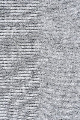 포토 JPG 스튜디오촬영 옷 백그라운드 겨울 재질 실내 따뜻함 근접촬영 사람없음 하이앵글 회색 직물 오브젝트 니트 질감 플랫레이 국내포토 계절 뷰포인트 컬러 상의 내부 플랫 파일형식