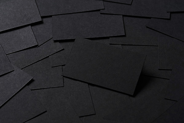 포토 JPG 스튜디오촬영 명함 재질 검은배경 프레임 실내 사람없음 사무용품 검은색 공백 오브젝트 디자인소스 목업 카피스페이스 편집소스 국내포토 컬러 백그라운드 문구용품 내부 파일형식