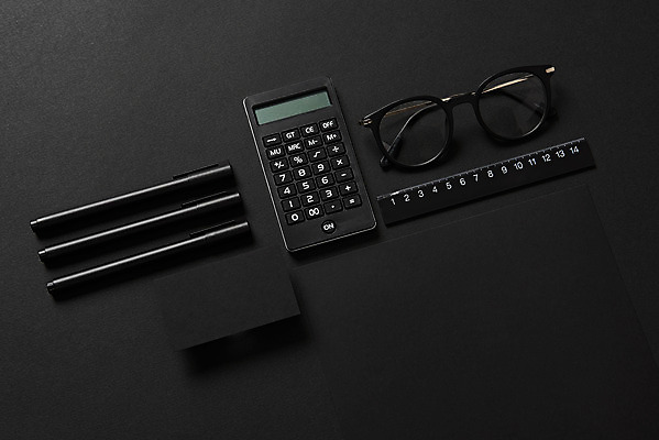 포토 JPG 스튜디오촬영 안경 명함 재질 검은배경 프레임 실내 자 사람없음 볼펜 사무용품 검은색 공백 계산기 오브젝트 디자인소스 목업 카피스페이스 편집소스 국내포토 잡화 컬러 백그라운드 문구용품 내부 펜 장비 파일형식