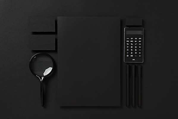 포토 JPG 스튜디오촬영 배너 종이 명함 재질 돋보기 검은배경 프레임 실내 사람없음 하이앵글 볼펜 사무용품 검은색 공백 계산기 오브젝트 지우개 디자인소스 목업 플랫레이 카피스페이스 편집소스 국내포토 뷰포인트 컬러 백그라운드 문구용품 학용품 내부 펜 장비 플랫 파일형식