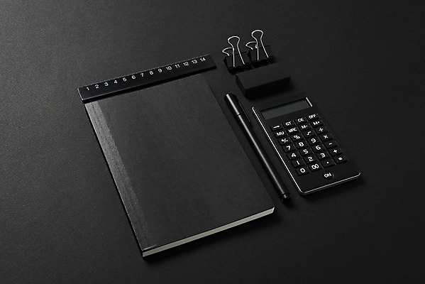 포토 JPG 스튜디오촬영 재질 검은배경 프레임 실내 자 사람없음 볼펜 다이어리 사무용품 검은색 공백 계산기 오브젝트 지우개 디자인소스 서류집게 목업 카피스페이스 편집소스 국내포토 컬러 백그라운드 문구용품 학용품 집게 내부 펜 장비 파일형식