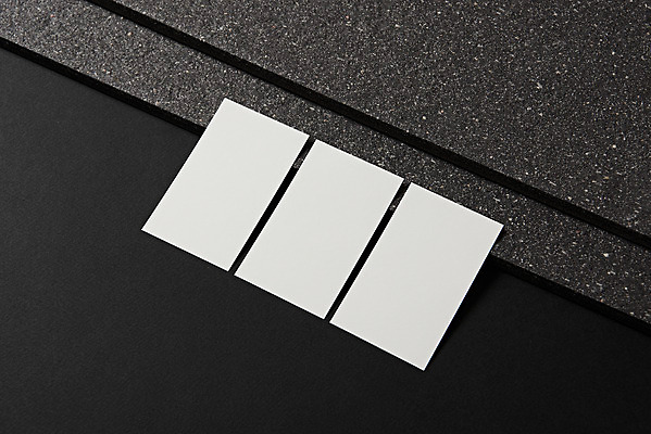 포토 JPG 스튜디오촬영 명함 재질 검은배경 프레임 실내 사람없음 사무용품 검은색 공백 돌_바위 흰색 오브젝트 디자인소스 목업 카피스페이스 편집소스 국내포토 컬러 백그라운드 문구용품 내부 파일형식