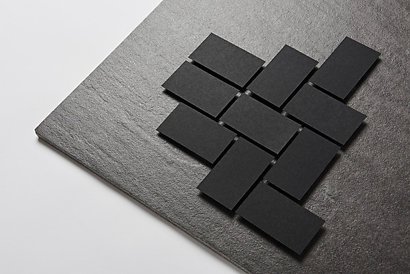 포토 JPG 스튜디오촬영 명함 재질 프레임 실내 사람없음 사무용품 검은색 공백 돌_바위 오브젝트 흰배경 디자인소스 목업 카피스페이스 편집소스 국내포토 컬러 백그라운드 문구용품 내부 흰색 파일형식