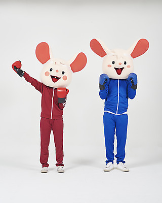 포토 JPG 스튜디오촬영 전신 여자 남자 실내 서기 누끼 20대 청년 성인 두명 앞모습 30대 운동복 운동 귀여움 희망 한국인 도전 권투글러브 쥐띠 쥐 실업자 흰배경 청년실업 취업준비생 노력 쥐캐릭터 동물탈 인형탈 흰쥐 성인만 2020년 경자년 국내포토 옷 감정 뷰포인트 동물캐릭터 백그라운드 컨셉 모션 건강 사람 동양인 내부 장년 구직 글러브 흰색 십이지신 설치류 실업 연도 사회이슈 탈 파일형식