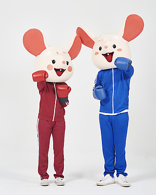 포토 JPG 스튜디오촬영 전신 여자 남자 실내 서기 누끼 20대 청년 성인 두명 앞모습 30대 운동복 운동 귀여움 희망 한국인 도전 권투글러브 쥐띠 쥐 실업자 흰배경 청년실업 취업준비생 노력 쥐캐릭터 동물탈 인형탈 흰쥐 성인만 2020년 경자년 국내포토 옷 감정 뷰포인트 동물캐릭터 백그라운드 컨셉 모션 건강 사람 동양인 내부 장년 구직 글러브 흰색 십이지신 설치류 실업 연도 사회이슈 탈 파일형식