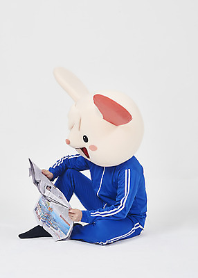 포토 JPG 스튜디오촬영 전신 남자 실내 한명 누끼 앉기 청년 성인 옆모습 운동복 귀여움 한국인 신문 신문읽기 쥐띠 쥐 실업자 흰배경 청년실업 취업준비생 쥐캐릭터 동물탈 인형탈 흰쥐 성인남자한명만 2020년 경자년 국내포토 1 옷 뷰포인트 동물캐릭터 백그라운드 컨셉 모션 사람 동양인 내부 간행물 구직 흰색 십이지신 뉴스 설치류 실업 연도 사회이슈 읽기 탈 남자한명만 성인남자만 파일형식