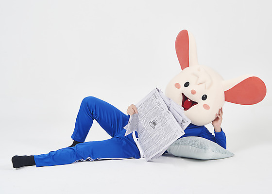 포토 JPG 스튜디오촬영 전신 남자 실내 한명 누끼 청년 성인 앞모습 운동복 눕기 귀여움 한국인 신문 신문읽기 쥐띠 쥐 실업자 흰배경 청년실업 취업준비생 쥐캐릭터 동물탈 인형탈 흰쥐 성인남자한명만 2020년 경자년 국내포토 1 옷 뷰포인트 동물캐릭터 백그라운드 컨셉 모션 사람 동양인 내부 간행물 구직 흰색 십이지신 뉴스 설치류 실업 연도 사회이슈 읽기 탈 남자한명만 성인남자만 파일형식