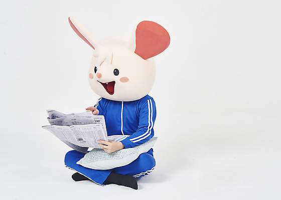 포토 JPG 스튜디오촬영 전신 남자 실내 한명 누끼 앉기 청년 성인 앞모습 운동복 귀여움 한국인 신문 신문읽기 쥐띠 쥐 실업자 흰배경 청년실업 취업준비생 쥐캐릭터 동물탈 인형탈 흰쥐 성인남자한명만 2020년 경자년 국내포토 1 옷 뷰포인트 동물캐릭터 백그라운드 컨셉 모션 사람 동양인 내부 간행물 구직 흰색 십이지신 뉴스 설치류 실업 연도 사회이슈 읽기 탈 남자한명만 성인남자만 파일형식