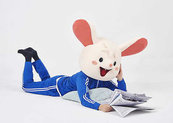 포토 JPG 스튜디오촬영 전신 남자 엎드리기 실내 한명 누끼 청년 성인 옆모습 운동복 귀여움 한국인 신문 신문읽기 쥐띠 쥐 실업자 흰배경 청년실업 취업준비생 쥐캐릭터 동물탈 인형탈 흰쥐 성인남자한명만 2020년 경자년 국내포토 1 옷 뷰포인트 동물캐릭터 백그라운드 컨셉 모션 사람 동양인 내부 간행물 구직 흰색 십이지신 뉴스 설치류 실업 연도 사회이슈 읽기 탈 남자한명만 성인남자만 파일형식