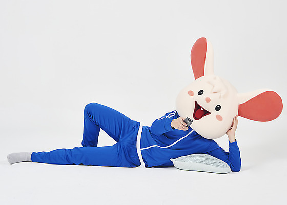 포토 JPG 스튜디오촬영 전신 남자 베개 실내 한명 누끼 청년 성인 앞모습 운동복 눕기 귀여움 한국인 쥐띠 리모컨 쥐 실업자 흰배경 청년실업 취업준비생 쥐캐릭터 티비시청 동물탈 인형탈 흰쥐 성인남자한명만 2020년 경자년 국내포토 1 옷 뷰포인트 동물캐릭터 백그라운드 컨셉 침구 모션 사람 동양인 내부 구직 흰색 십이지신 설치류 실업 연도 사회이슈 탈 시청_보고들음 남자한명만 성인남자만 파일형식