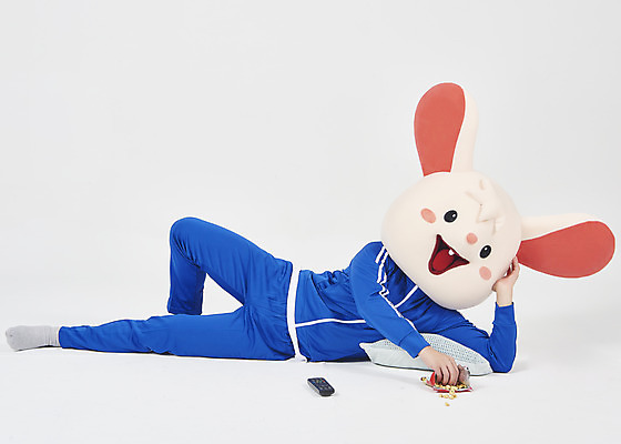 포토 JPG 스튜디오촬영 전신 남자 베개 실내 한명 누끼 청년 성인 앞모습 운동복 눕기 과자 귀여움 한국인 쥐띠 리모컨 쥐 실업자 흰배경 청년실업 취업준비생 쥐캐릭터 티비시청 동물탈 인형탈 흰쥐 성인남자한명만 2020년 경자년 국내포토 1 옷 뷰포인트 동물캐릭터 백그라운드 컨셉 침구 모션 디저트 사람 동양인 내부 구직 흰색 십이지신 설치류 실업 연도 사회이슈 탈 시청_보고들음 남자한명만 성인남자만 파일형식