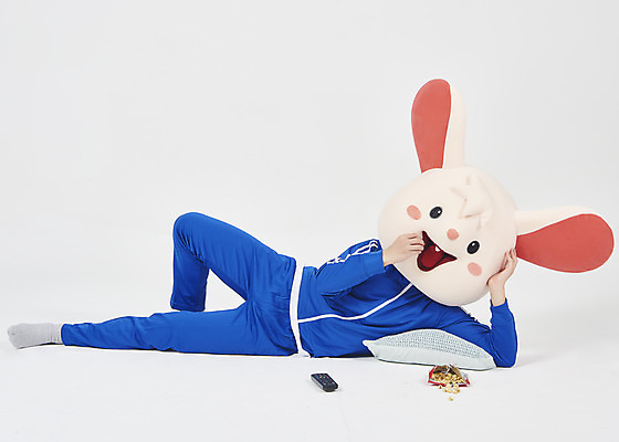 포토 JPG 스튜디오촬영 전신 남자 베개 실내 한명 누끼 청년 성인 앞모습 운동복 눕기 과자 귀여움 한국인 쥐띠 리모컨 쥐 실업자 흰배경 청년실업 취업준비생 쥐캐릭터 티비시청 동물탈 인형탈 흰쥐 성인남자한명만 2020년 경자년 국내포토 1 옷 뷰포인트 동물캐릭터 백그라운드 컨셉 침구 모션 디저트 사람 동양인 내부 구직 흰색 십이지신 설치류 실업 연도 사회이슈 탈 시청_보고들음 남자한명만 성인남자만 파일형식