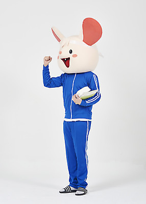 포토 JPG 스튜디오촬영 전신 남자 실내 한명 서기 들기 누끼 청년 성인 앞모습 책 운동복 귀여움 파이팅 주먹 한국인 쥐띠 쥐 실업자 흰배경 청년실업 취업준비생 쥐캐릭터 동물탈 인형탈 흰쥐 성인남자한명만 2020년 경자년 국내포토 1 옷 뷰포인트 동물캐릭터 백그라운드 컨셉 모션 사람 동양인 내부 구직 흰색 십이지신 설치류 실업 연도 사회이슈 탈 남자한명만 성인남자만 파일형식