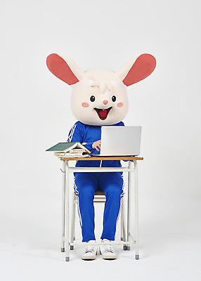 포토 JPG 스튜디오촬영 전신 남자 의자 실내 한명 누끼 앉기 청년 성인 앞모습 책 노트북 운동복 귀여움 한국인 쥐띠 쥐 실업자 책상 흰배경 청년실업 취업준비생 노력 쥐캐릭터 동물탈 인형탈 흰쥐 성인남자한명만 2020년 경자년 국내포토 1 옷 뷰포인트 동물캐릭터 가구 백그라운드 컨셉 모션 사람 동양인 내부 전자제품 구직 흰색 십이지신 설치류 실업 연도 사회이슈 탈 남자한명만 성인남자만 파일형식