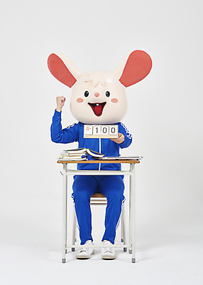 포토 JPG 스튜디오촬영 전신 남자 의자 실내 한명 누끼 앉기 청년 성인 앞모습 책 노트북 운동복 귀여움 파이팅 주먹 한국인 쥐띠 쥐 실업자 책상 흰배경 청년실업 취업준비생 노력 쥐캐릭터 디데이 동물탈 인형탈 흰쥐 성인남자한명만 2020년 경자년 국내포토 1 옷 뷰포인트 동물캐릭터 가구 백그라운드 컨셉 모션 사람 동양인 내부 전자제품 구직 흰색 십이지신 설치류 실업 연도 사회이슈 탈 남자한명만 성인남자만 파일형식