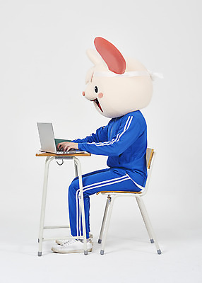 포토 JPG 스튜디오촬영 전신 남자 의자 실내 한명 누끼 앉기 청년 성인 옆모습 책 노트북 운동복 귀여움 한국인 쥐띠 쥐 실업자 책상 흰배경 청년실업 취업준비생 노력 쥐캐릭터 동물탈 인형탈 흰쥐 성인남자한명만 2020년 경자년 국내포토 1 옷 뷰포인트 동물캐릭터 가구 백그라운드 컨셉 모션 사람 동양인 내부 전자제품 구직 흰색 십이지신 설치류 실업 연도 사회이슈 탈 남자한명만 성인남자만 파일형식