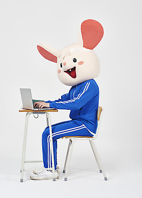 포토 JPG 스튜디오촬영 전신 남자 의자 실내 한명 누끼 앉기 청년 성인 옆모습 책 노트북 운동복 귀여움 한국인 쥐띠 쥐 실업자 책상 흰배경 청년실업 취업준비생 노력 쥐캐릭터 동물탈 인형탈 흰쥐 성인남자한명만 2020년 경자년 국내포토 1 옷 뷰포인트 동물캐릭터 가구 백그라운드 컨셉 모션 사람 동양인 내부 전자제품 구직 흰색 십이지신 설치류 실업 연도 사회이슈 탈 남자한명만 성인남자만 파일형식