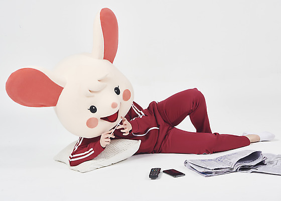 포토 JPG 스튜디오촬영 전신 여자 베개 실내 한명 누끼 20대 청년 성인 앞모습 운동복 눕기 귀여움 한국인 신문 쥐띠 쥐 실업자 흰배경 청년실업 취업준비생 쥐캐릭터 동물탈 손톱정리 인형탈 흰쥐 성인여자한명만 2020년 경자년 국내포토 1 옷 뷰포인트 동물캐릭터 백그라운드 컨셉 침구 모션 사람 동양인 내부 간행물 구직 흰색 십이지신 미용 뉴스 설치류 실업 연도 사회이슈 탈 여자한명만 성인여자만 파일형식