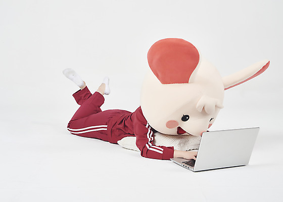 포토 JPG 스튜디오촬영 전신 여자 엎드리기 실내 한명 누끼 20대 청년 성인 앞모습 노트북 운동복 귀여움 한국인 쥐띠 쥐 실업자 흰배경 청년실업 취업준비생 쥐캐릭터 동물탈 인형탈 흰쥐 성인여자한명만 2020년 경자년 국내포토 1 옷 뷰포인트 동물캐릭터 백그라운드 컨셉 모션 사람 동양인 내부 전자제품 구직 흰색 십이지신 설치류 실업 연도 사회이슈 탈 여자한명만 성인여자만 파일형식