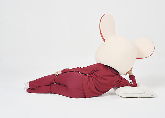 포토 JPG 스튜디오촬영 전신 여자 실내 한명 누끼 20대 청년 성인 뒷모습 운동복 눕기 귀여움 한국인 쥐띠 쥐 실업자 흰배경 청년실업 취업준비생 쥐캐릭터 동물탈 인형탈 흰쥐 성인여자한명만 2020년 경자년 국내포토 1 옷 뷰포인트 동물캐릭터 백그라운드 컨셉 모션 사람 동양인 내부 구직 흰색 십이지신 설치류 실업 연도 사회이슈 탈 여자한명만 성인여자만 파일형식