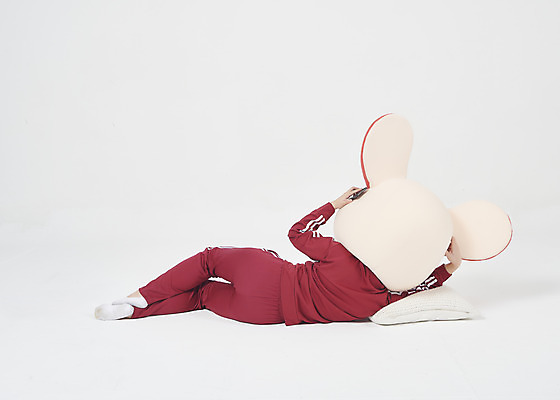 포토 JPG 스튜디오촬영 전신 여자 실내 한명 누끼 20대 청년 성인 뒷모습 운동복 눕기 귀여움 한국인 쥐띠 쥐 실업자 흰배경 청년실업 취업준비생 쥐캐릭터 동물탈 인형탈 흰쥐 성인여자한명만 2020년 경자년 국내포토 1 옷 뷰포인트 동물캐릭터 백그라운드 컨셉 모션 사람 동양인 내부 구직 흰색 십이지신 설치류 실업 연도 사회이슈 탈 여자한명만 성인여자만 파일형식