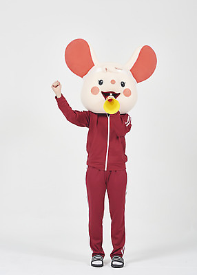 포토 JPG 스튜디오촬영 전신 여자 실내 한명 서기 들기 누끼 20대 청년 성인 앞모습 운동복 귀여움 파이팅 확성기 외침 주먹 한국인 쥐띠 쥐 실업자 흰배경 청년실업 취업준비생 쥐캐릭터 동물탈 인형탈 흰쥐 성인여자한명만 2020년 경자년 국내포토 1 옷 뷰포인트 동물캐릭터 백그라운드 컨셉 모션 사람 동양인 내부 소리 구직 흰색 십이지신 설치류 실업 연도 사회이슈 탈 여자한명만 성인여자만 파일형식