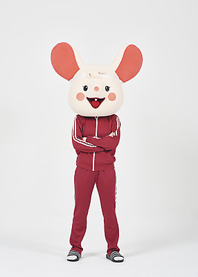 포토 JPG 스튜디오촬영 전신 여자 실내 한명 서기 누끼 20대 청년 성인 앞모습 운동복 팔짱 귀여움 한국인 쥐띠 쥐 실업자 흰배경 청년실업 취업준비생 쥐캐릭터 동물탈 인형탈 흰쥐 성인여자한명만 2020년 경자년 국내포토 1 옷 뷰포인트 동물캐릭터 백그라운드 컨셉 모션 사람 동양인 내부 구직 흰색 십이지신 설치류 실업 연도 사회이슈 탈 여자한명만 성인여자만 파일형식