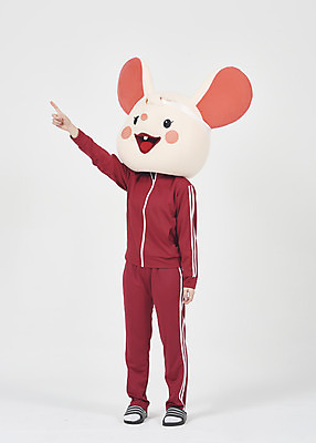 포토 JPG 스튜디오촬영 전신 여자 실내 한명 서기 누끼 20대 청년 성인 앞모습 운동복 귀여움 한국인 가리킴 쥐띠 쥐 실업자 흰배경 청년실업 취업준비생 쥐캐릭터 동물탈 인형탈 흰쥐 성인여자한명만 2020년 경자년 국내포토 1 옷 뷰포인트 동물캐릭터 백그라운드 컨셉 모션 사람 동양인 손짓 내부 구직 흰색 십이지신 설치류 실업 연도 사회이슈 탈 여자한명만 성인여자만 파일형식