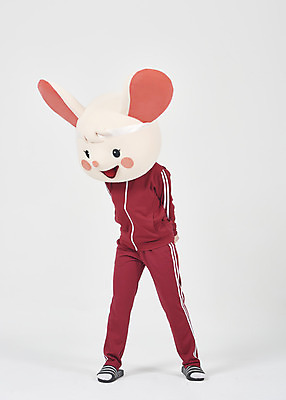 포토 JPG 스튜디오촬영 전신 여자 포즈 실내 한명 서기 누끼 20대 청년 성인 옆모습 운동복 귀여움 한국인 쥐띠 쥐 실업자 흰배경 청년실업 취업준비생 쥐캐릭터 동물탈 인형탈 흰쥐 성인여자한명만 2020년 경자년 국내포토 1 옷 뷰포인트 동물캐릭터 백그라운드 컨셉 모션 사람 동양인 내부 구직 흰색 십이지신 설치류 실업 연도 사회이슈 탈 여자한명만 성인여자만 파일형식